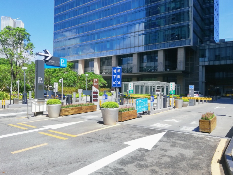 广东惠州华贸中心停车场收费管理系统及设备案例