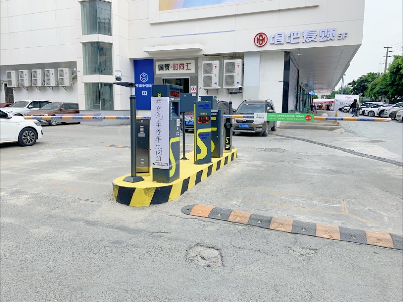 成都国贸时尚汇停车场收费管理系统及设备案例