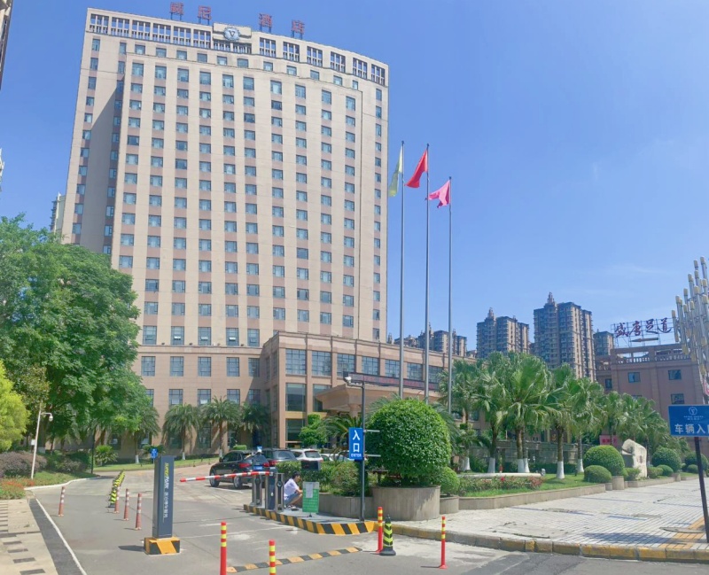成都乐山夹江威尼大酒店停车场道闸系统及设备案例