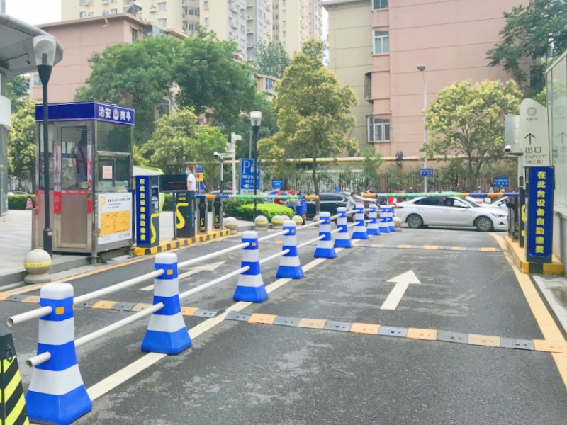 河南郑州瀚海璞丽中心停车场收费管理系统及设备案例
