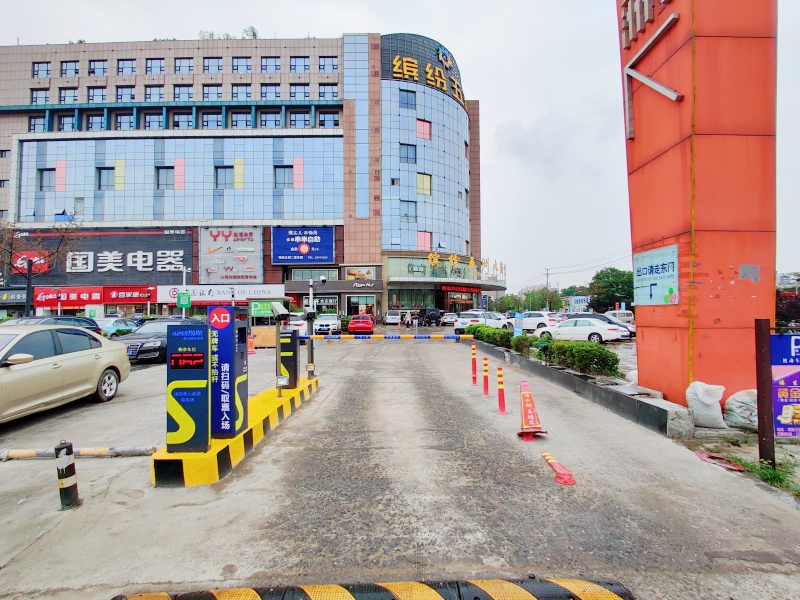 山东济南缤纷五洲大酒店停车场收费管理系统及设备案例