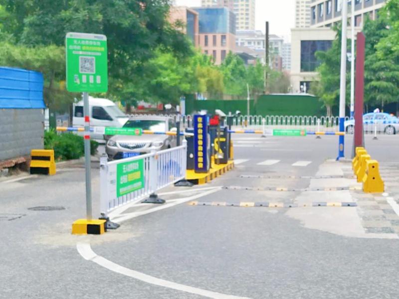 山东临沂颐高上海街停车场收费管理系统及设备案例
