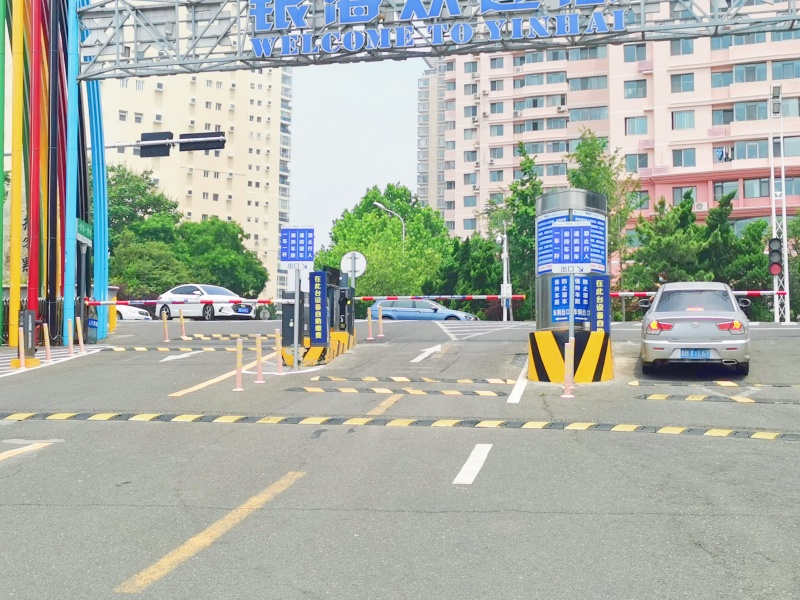 山东青岛银海大世界停车场道闸系统及设备案例
