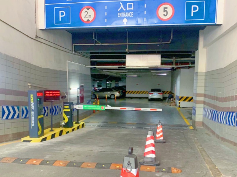 成都四川投资大厦停车场收费管理系统及设备案例