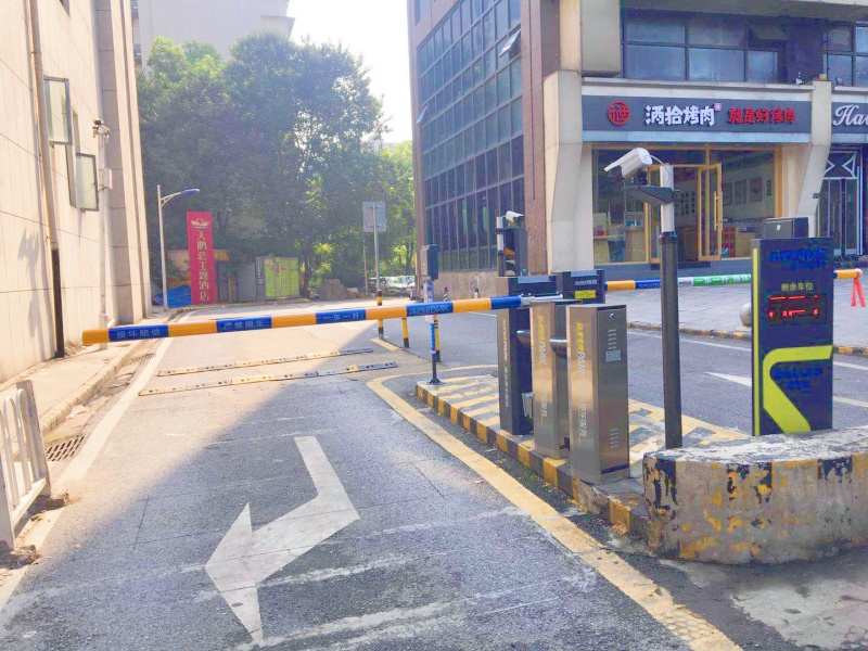 湖北武汉理工大孵化楼停车场收费管理系统及设备案例