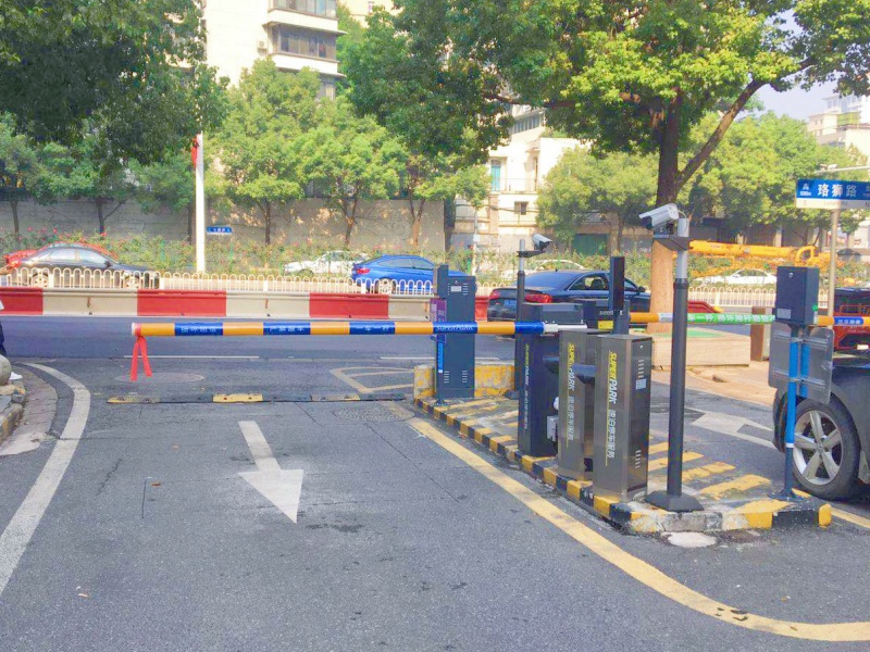湖北武汉理工大孵化楼停车场收费管理系统及设备案例
