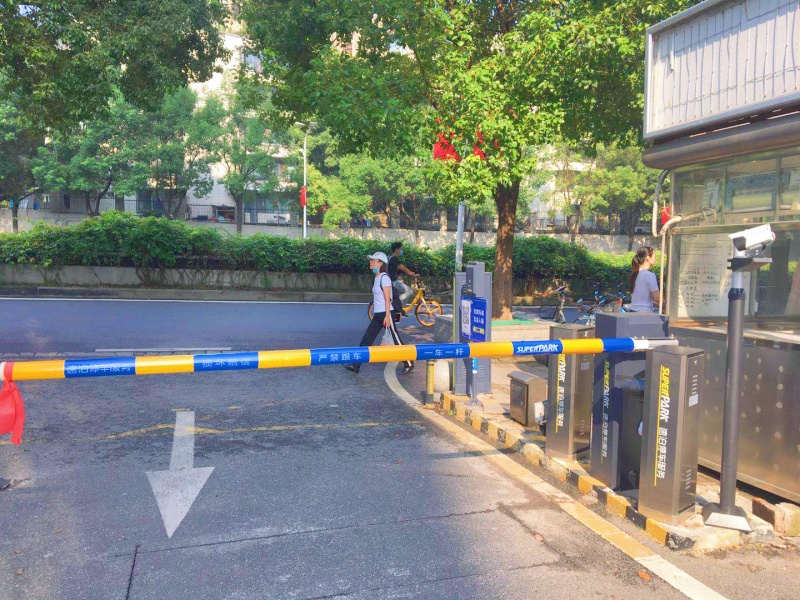 湖北武汉理工大孵化楼停车场收费管理系统及设备案例