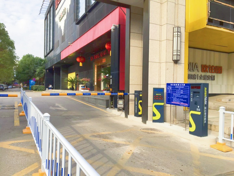 湖北武汉新华资产停车场收费管理系统及设备案例