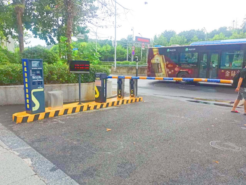 江苏南京汽车客运站停车场收费管理系统及设备案例