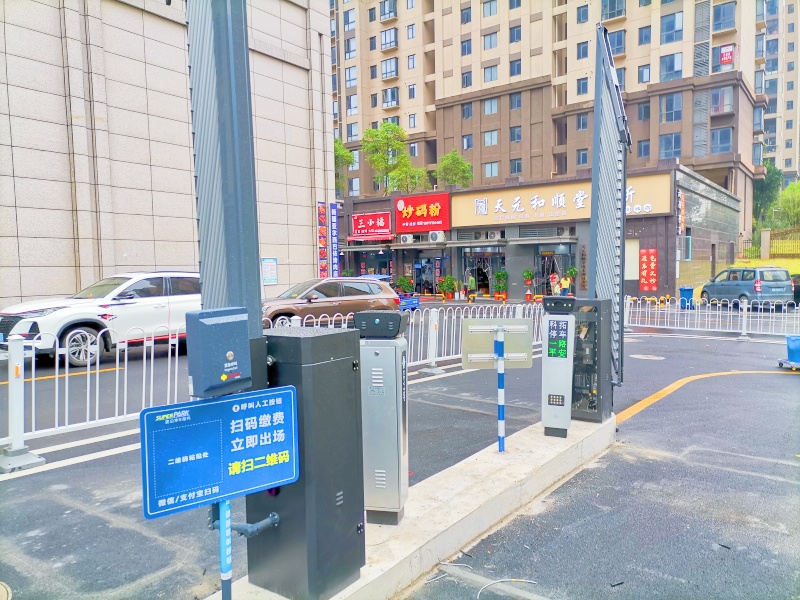 湖南株洲华晨山水洲城停车场道闸系统及设备案例