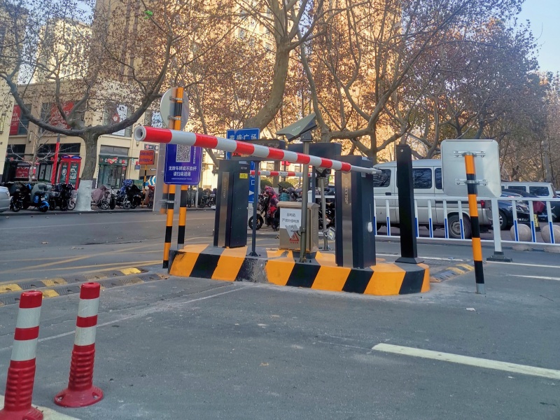 山东临沂泰盛广场停车场收费管理系统及设备案例