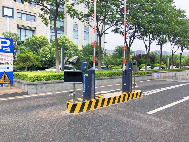 山东济南龙奥大厦停车场收费管理系统及设备案例