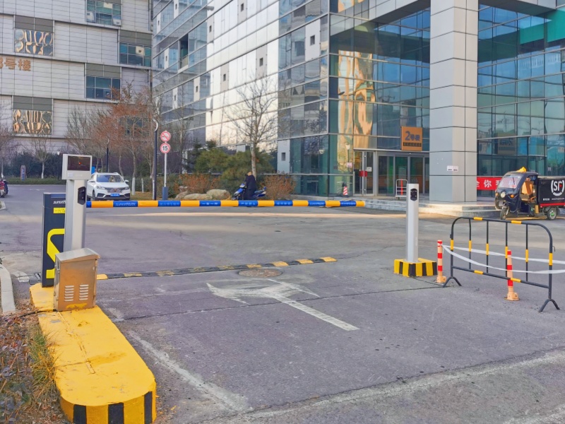山东济南药谷产业园停车场收费管理系统及设备案例