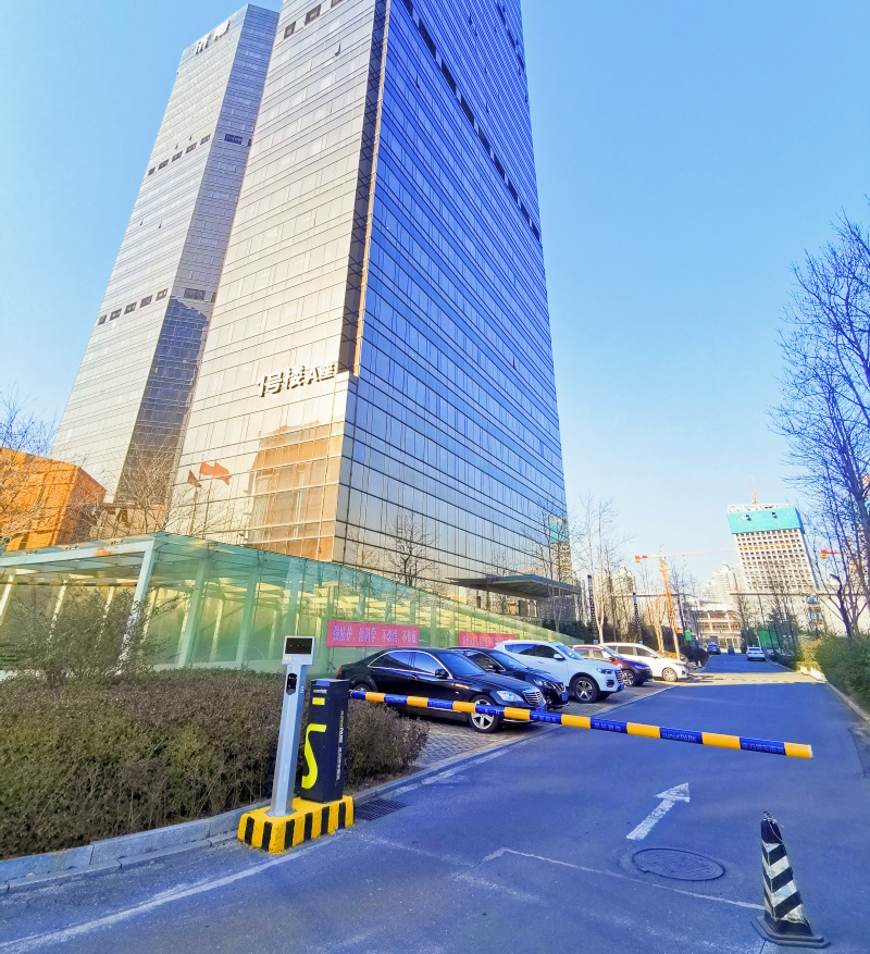 山东济南药谷产业园停车场收费管理系统及设备案例
