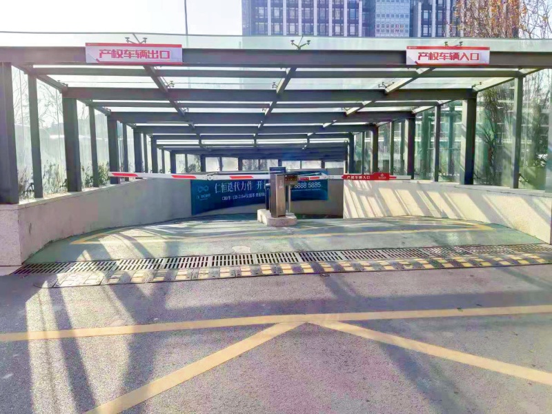 山东济南银丰财富广场停车场道闸系统及设备案例