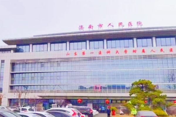 济南试点医院停车收费新策：破解“停车难”初见成效