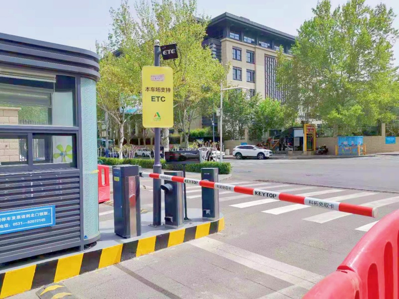 济南山东省体育中心停车场道闸系统及设备案例