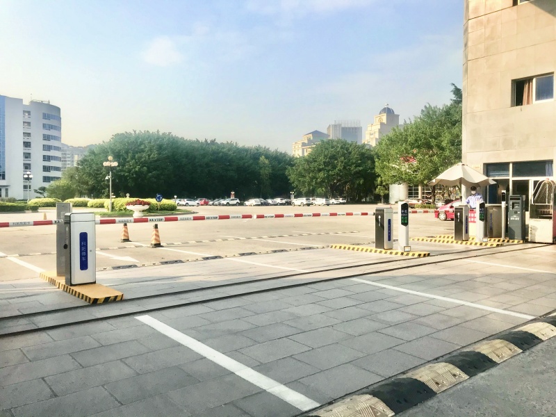 广东潮州市机关大院停车场收费管理系统及设备案例