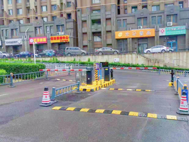 济南中海环宇城购物中心停车场道闸系统及设备案例