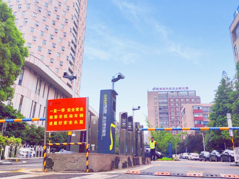 湖南长沙麓谷企业广场停车场收费管理系统及设备案例