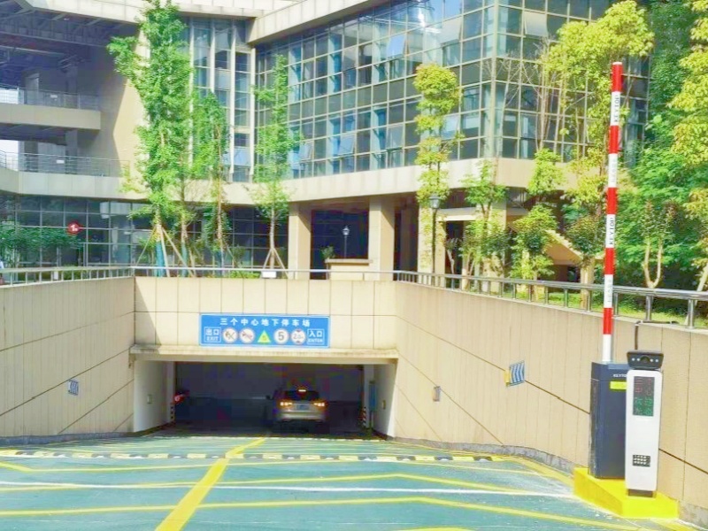 湖南株洲三个中心项目停车场收费管理系统及设备案例