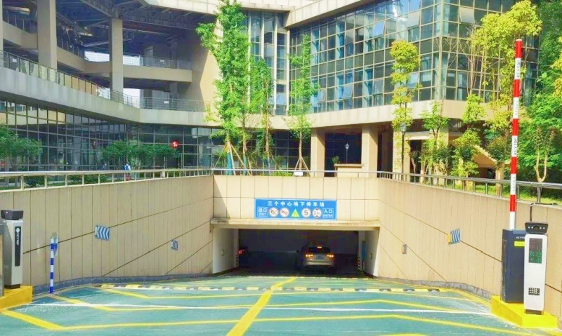 湖南株洲三个中心项目停车场收费管理系统及设备案例