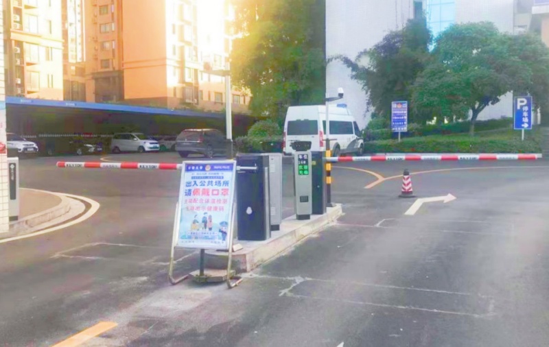 湖南长沙岳麓交警大队停车场道闸系统及设备案例