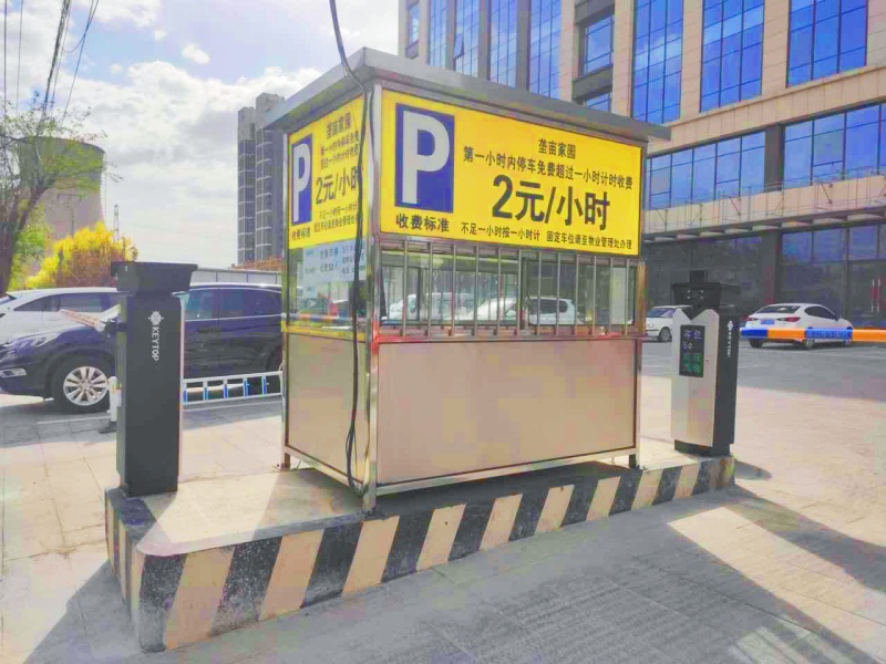 河北廊坊垄亩家园停车场道闸系统及设备案例