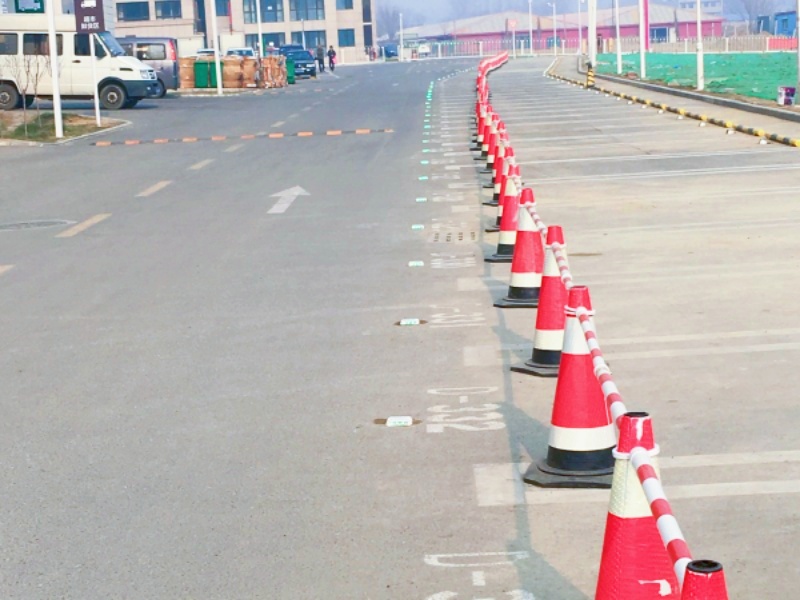 河北燕郊永旺梦乐城停车场车位引导系统及设备案例