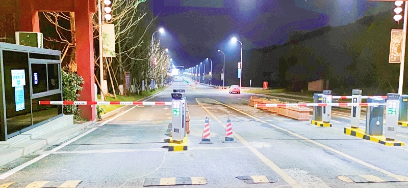 江西上饶葛仙村渡假区停车场道闸系统及设备案例