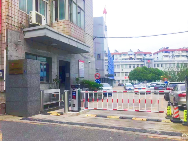 江苏南京中博通信办公楼摆闸道闸系统及设备案例