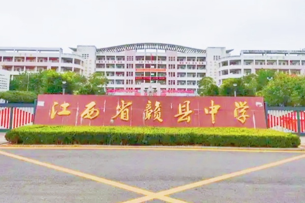 赣县区城市管理局建设升级停车场，助力赣县三中解决停车难题