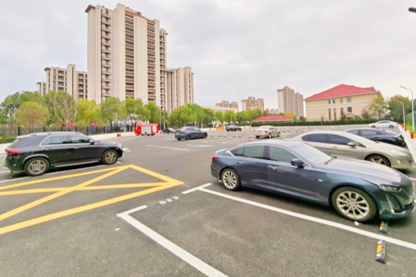 中山街道茸树居民区百余停车位，多管齐下攻克 “停车难”