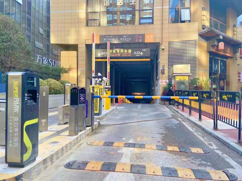江西赣州万象城停车场收费管理系统及设备案例