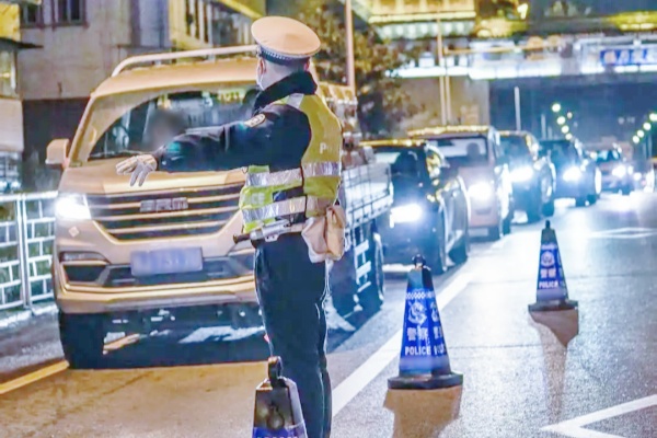 雅安交警春节暖心举措：免费开放便民停车位、温情服务护航团圆路