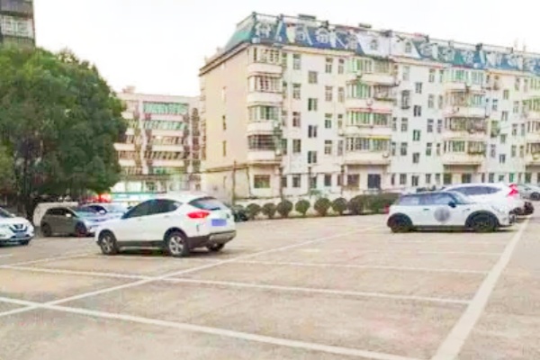 南昌新建区委党校车位共享错峰停车，破解居民停车难题