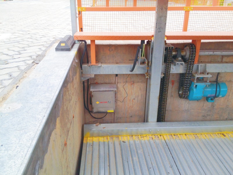 福建厦门海沧阿罗海城市广场停车场车位引导系统及设备案例