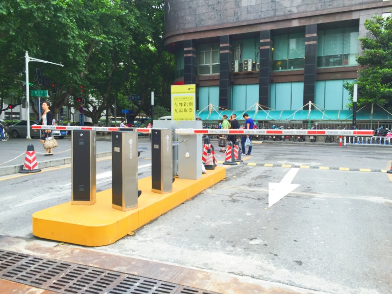 江苏南京德基广场停车场收费管理系统及设备案例
