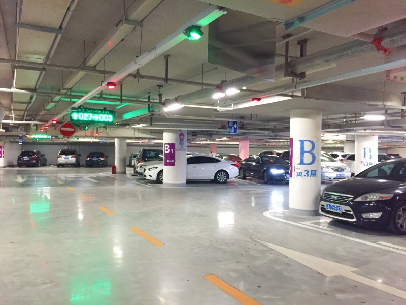 江苏南京德基广场停车场收费管理系统及设备案例