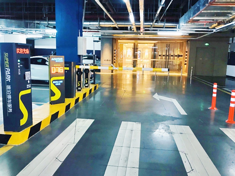 福建厦门华润万象城停车场收费管理系统及设备案例