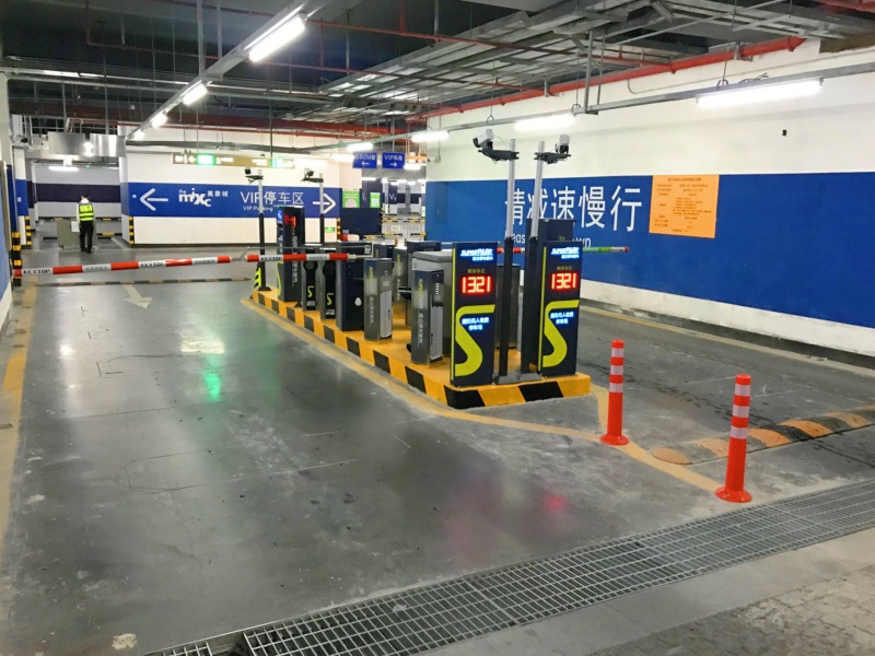 福建厦门华润万象城停车场收费管理系统及设备案例