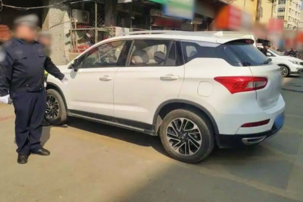集贤县专项治理“僵尸车” 探索停车资源动态管理新机制