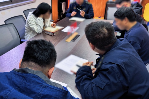 彭浦镇探索“多格合一”机制，破解商铺门前停车治理困局