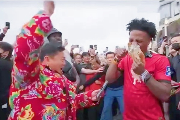 重庆荣昌五一“三免”政策引热议：停车全免费，服务与争议并存