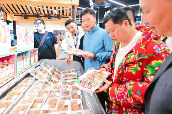 重庆荣昌五一“三免”政策引热议：停车全免费，服务与争议并存