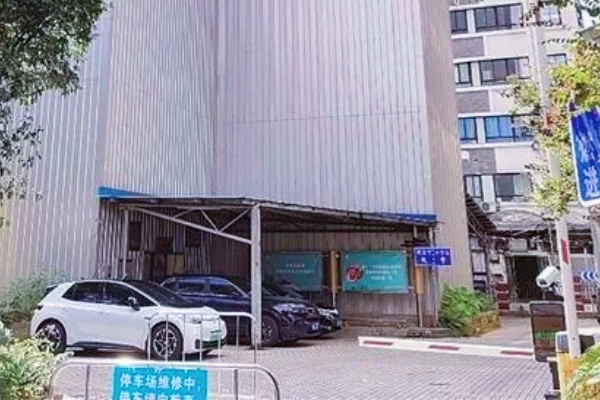 柳州核心商圈停摆八年的立体停车场再度招租,曾被视为城市智慧停车标杆 柳州核心商圈停摆八年的立体停车场再度招租,曾被视为城市智慧停车标杆