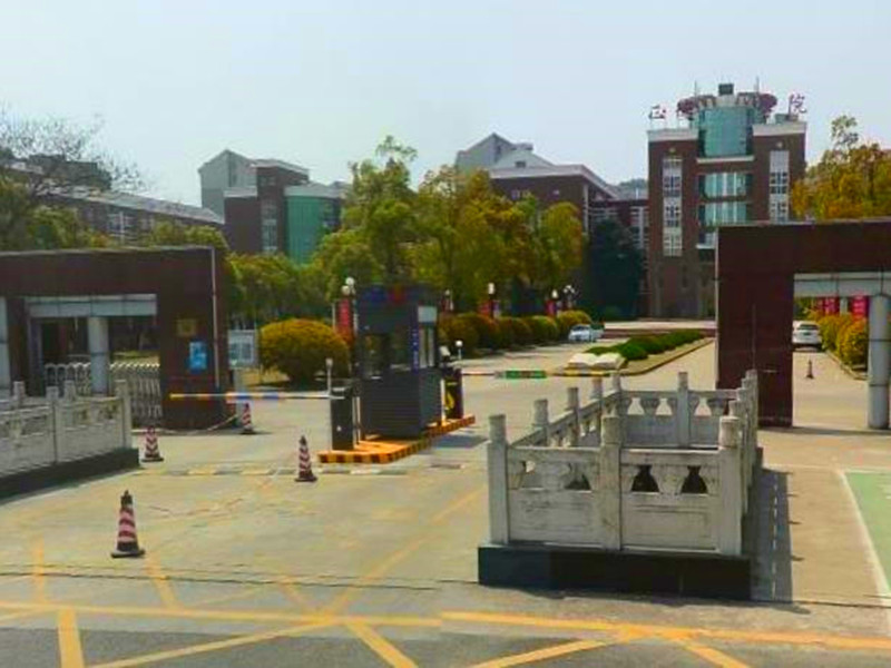 南京江宁区正德职业技术学院停车场收费管理系统及设备案例