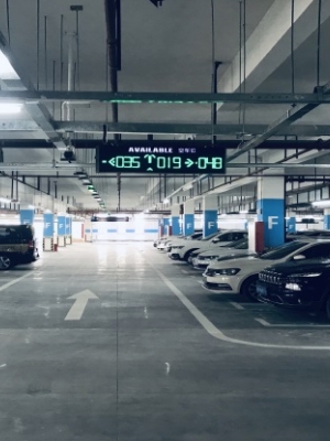 科拓停车场视频车位引导及反向寻车解决方案（车位引导系统解决方案）