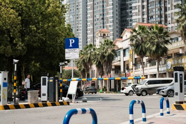 为解决重庆巴南区停车难题，科拓推出智慧停车场系统