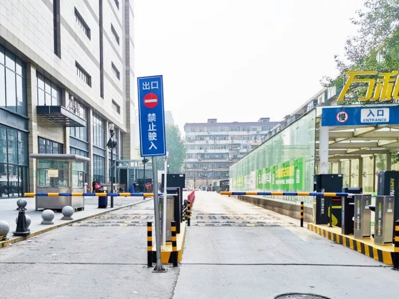 陕西安华东万和城购物中心停车场收费管理系统及设备案例